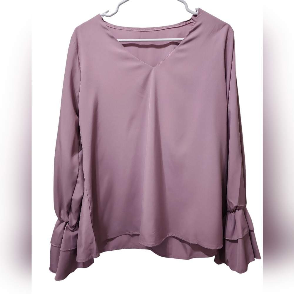 Nwot Lyaner purple top blouse woman's medium long sleeve bell ruffle v neck